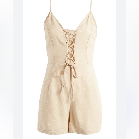 🛍️Vero Moda Polka Dot Lace-up Romper Irish Cream Size M Sleeveless Romper NWOT - Picture 2 of 2
